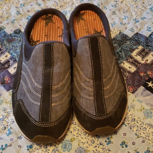 Slip on shoes - Picture 2 of 3